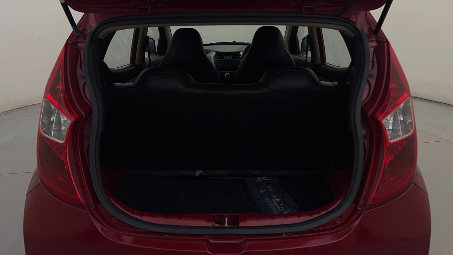 Used 2016 Hyundai Eon Era Petrol Manual interior DICKY INSIDE VIEW