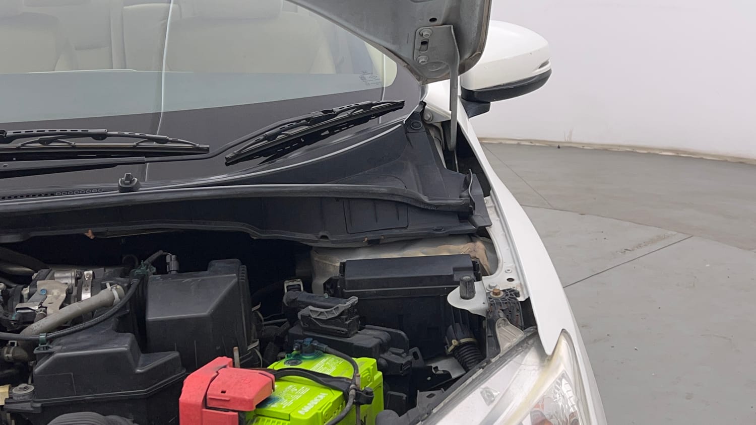 Used 2017 Honda City V Petrol Manual engine ENGINE LEFT SIDE HINGE & APRON VIEW