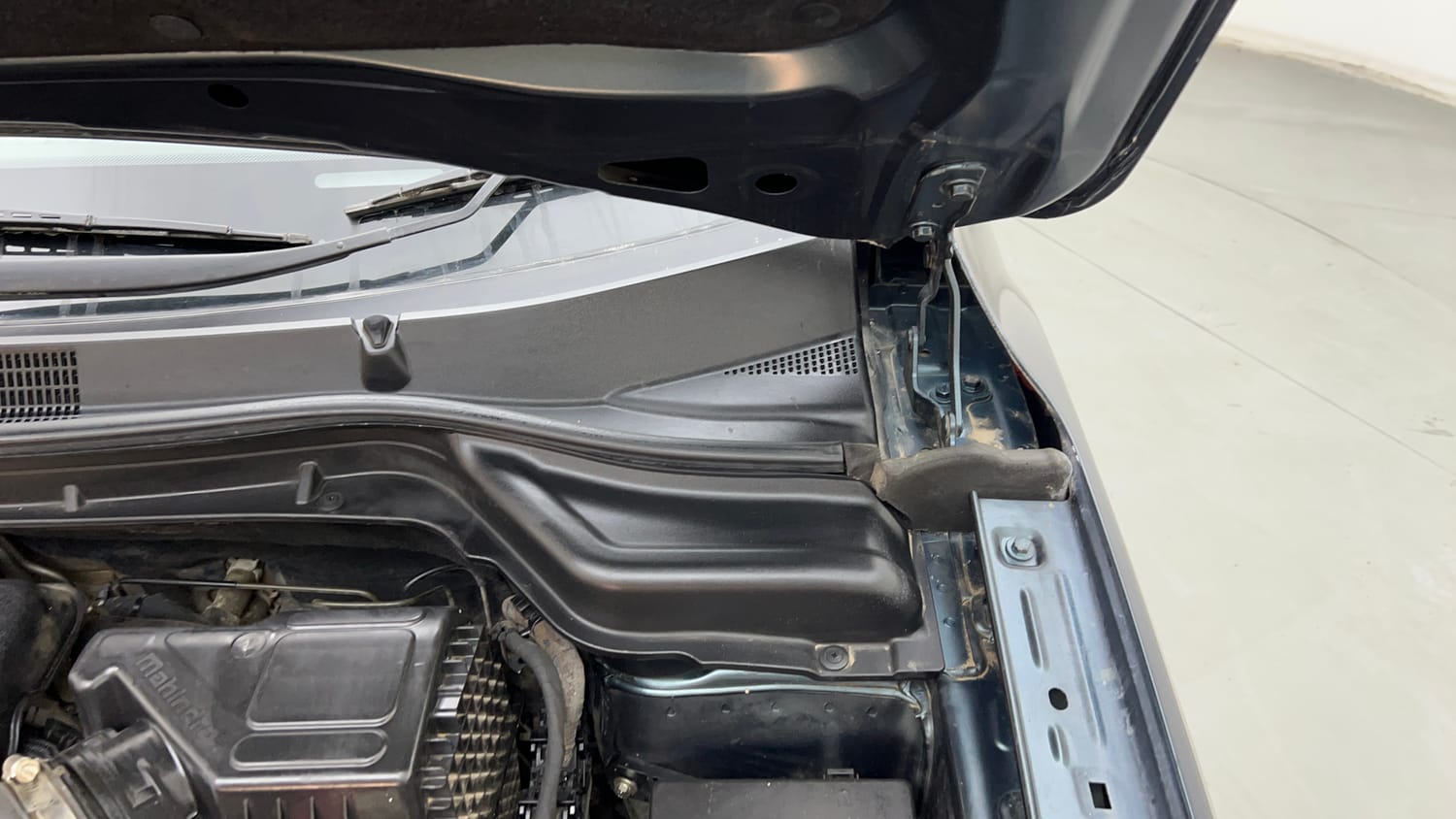 Used 2022 Mahindra XUV 300 W6 1.2 Petrol Petrol Manual engine ENGINE LEFT SIDE HINGE & APRON VIEW
