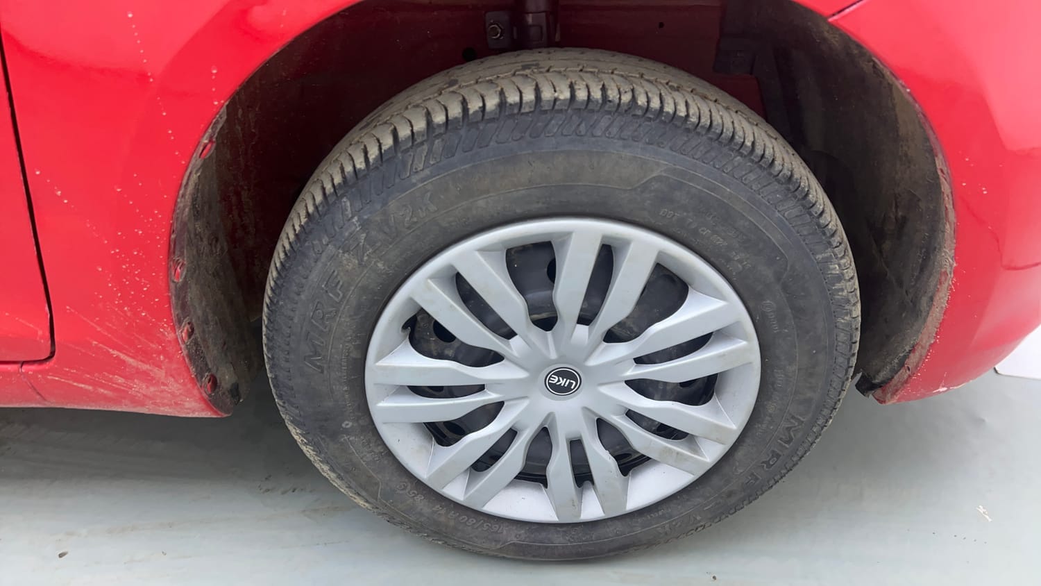 Used 2015 Maruti Suzuki Swift VXi Petrol Manual tyres RIGHT FRONT TYRE RIM VIEW