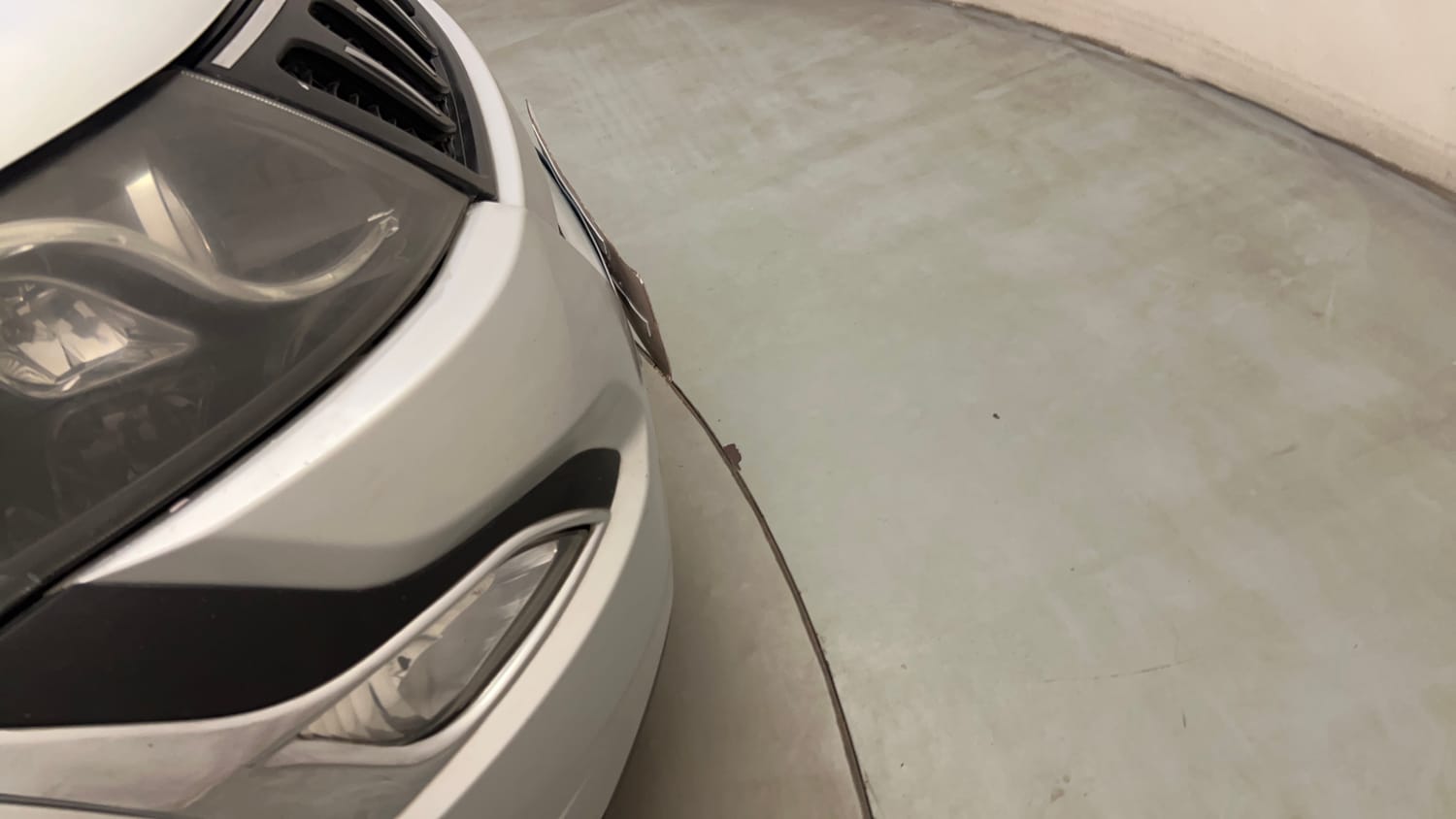 Used 2016 Mahindra XUV500 W10 AT Diesel Automatic dents MINOR SCRATCH