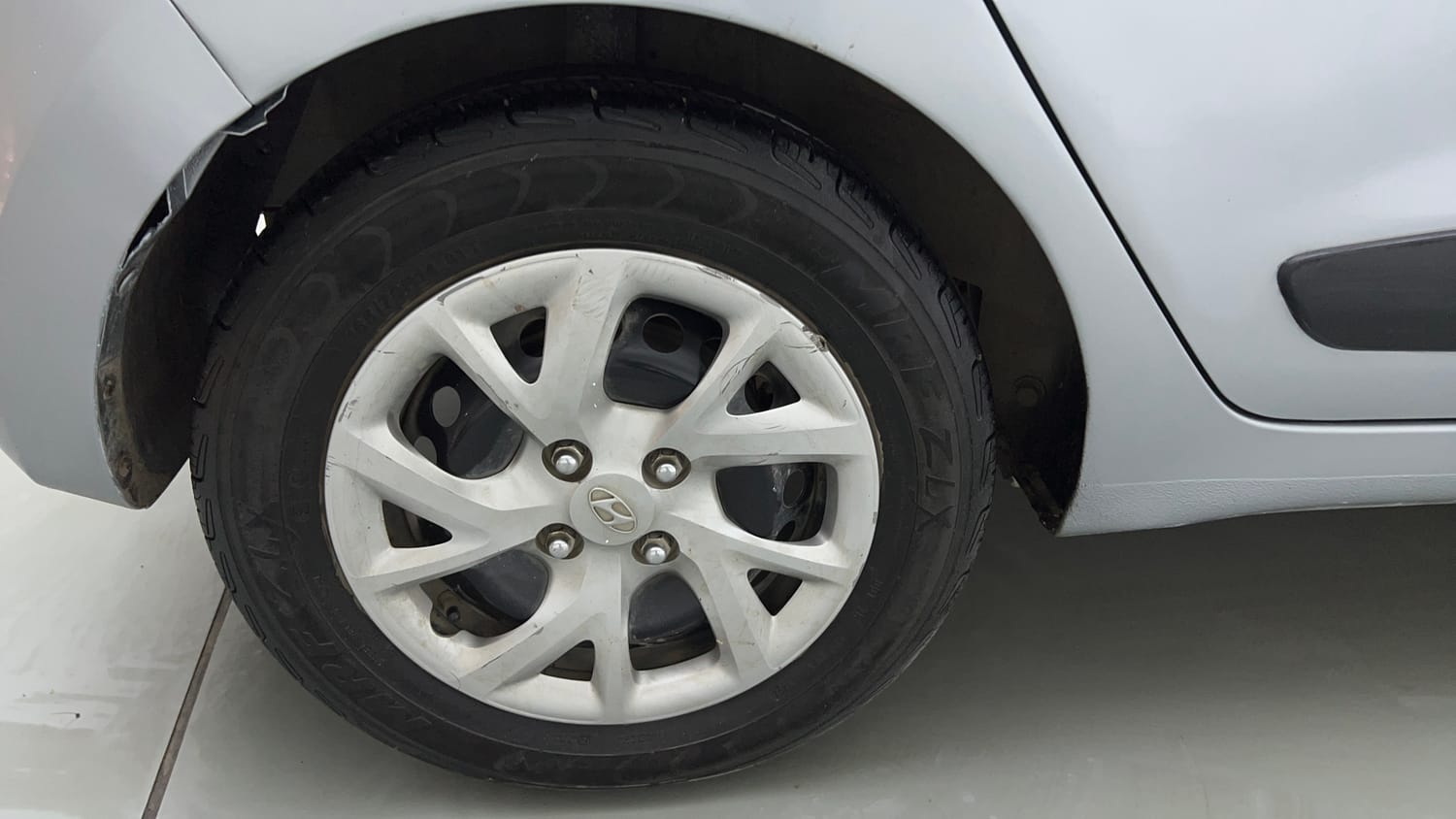 Used 2019 Hyundai Grand i10 Magna 1.2 Kappa VTVT CNG (outside fitted) Cng Manual tyres RIGHT REAR TYRE RIM VIEW