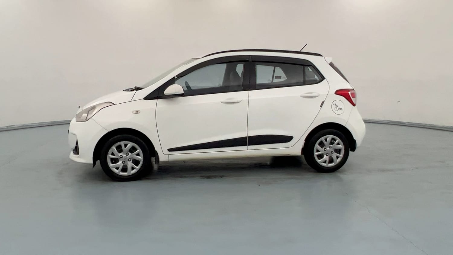 Used 2019 Hyundai Grand i10 Magna 1.2 Kappa VTVT Petrol Manual exterior LEFT SIDE VIEW