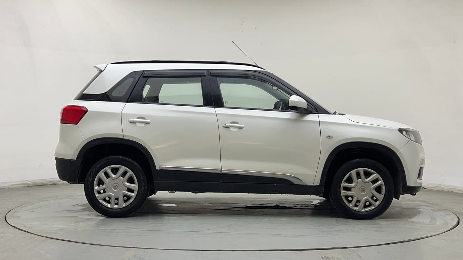 Used 2018 maruti-suzuki Vitara Brezza VDi AGS Diesel Automatic exterior RIGHT SIDE VIEW