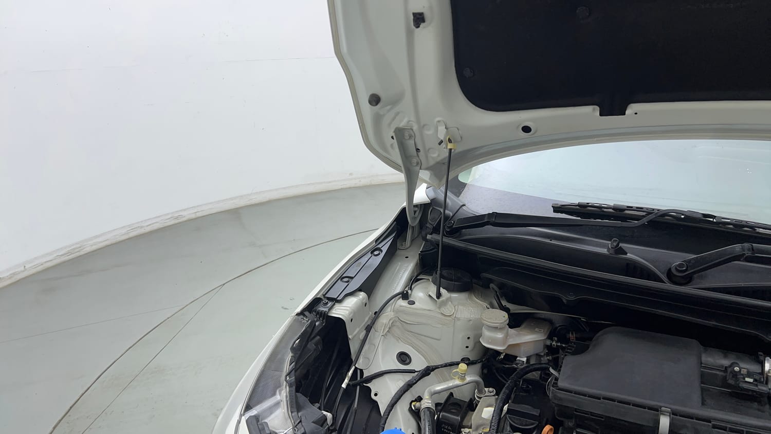 Used 2025 Maruti Suzuki Baleno Zeta MT Petrol Manual engine ENGINE RIGHT SIDE HINGE & APRON VIEW