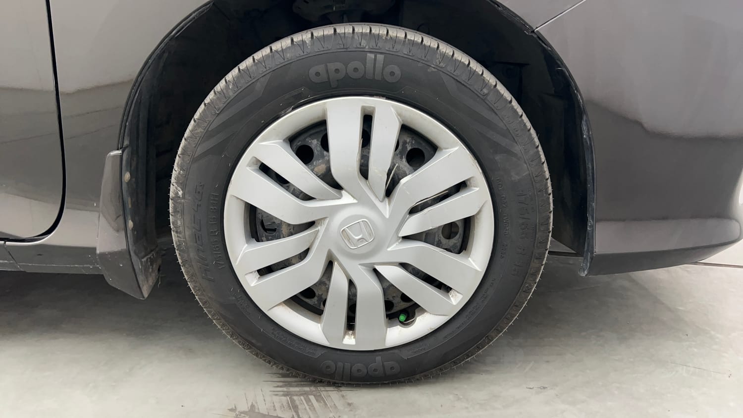 Used 2015 Honda City SV CVT Petrol Automatic tyres RIGHT FRONT TYRE RIM VIEW