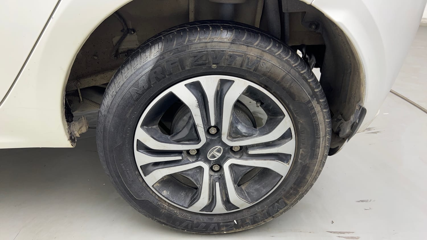 Used 2023 Tata Tiago XT CNG Cng Manual tyres LEFT REAR TYRE RIM VIEW