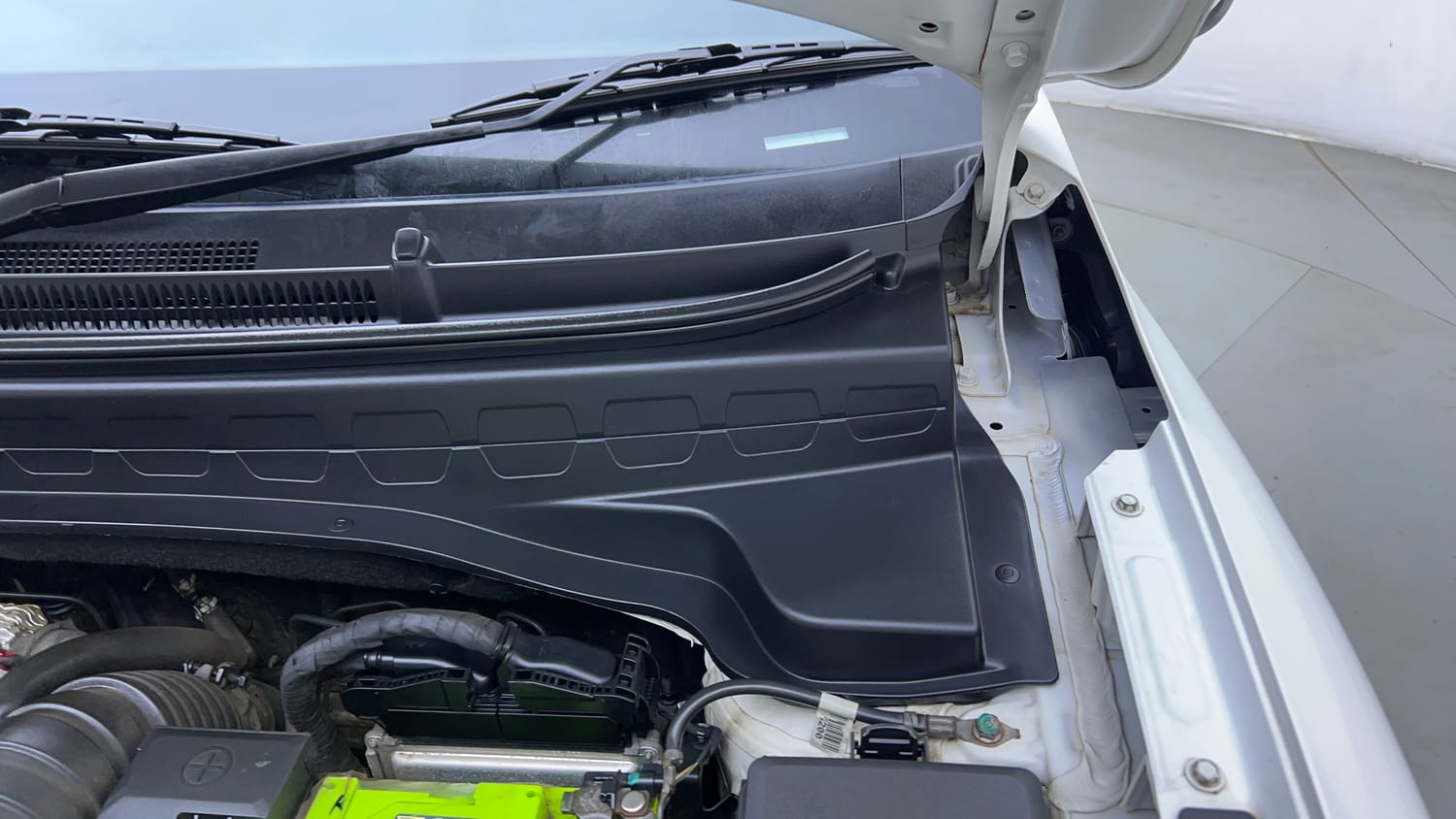 Used 2020 Kia Sonet GTX Plus 1.5 Diesel Manual engine ENGINE LEFT SIDE HINGE & APRON VIEW