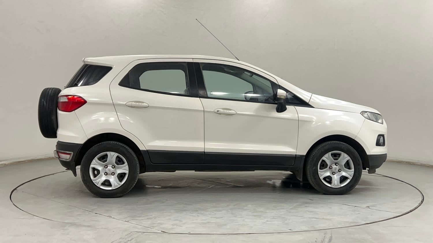 Used 2015 Ford EcoSport Trend 1.5 TDCi Diesel Manual exterior RIGHT SIDE VIEW