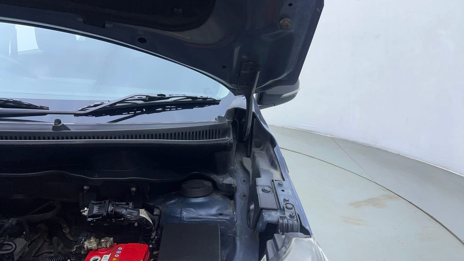 Used 2021 Maruti Suzuki XL6 Alpha AT Petrol Petrol Automatic engine ENGINE LEFT SIDE HINGE & APRON VIEW