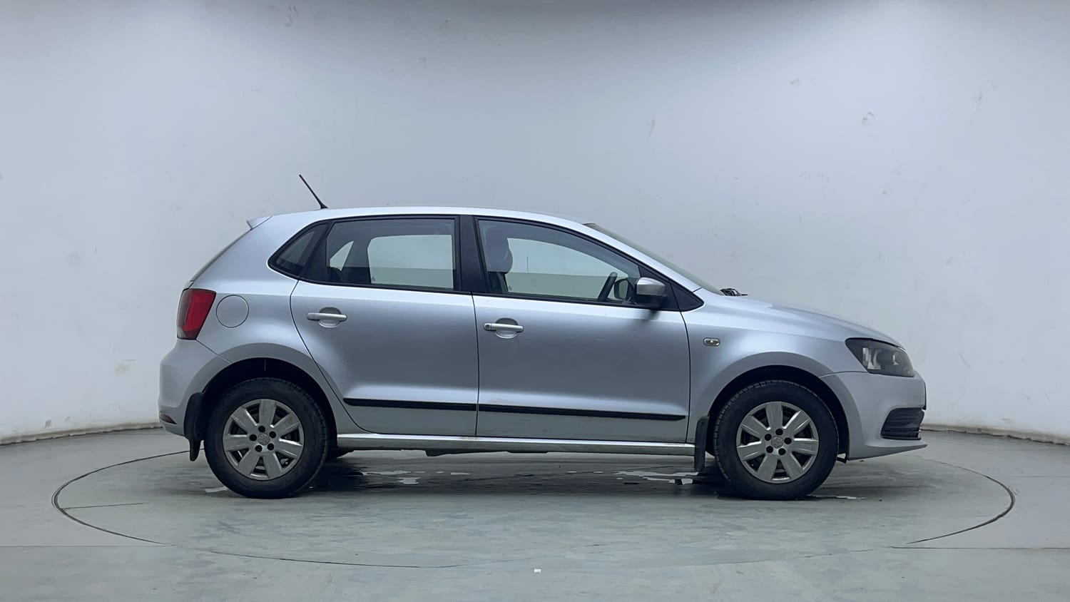 Used 2015 Volkswagen Polo Trendline 1.2L (P) Petrol Manual exterior RIGHT SIDE VIEW