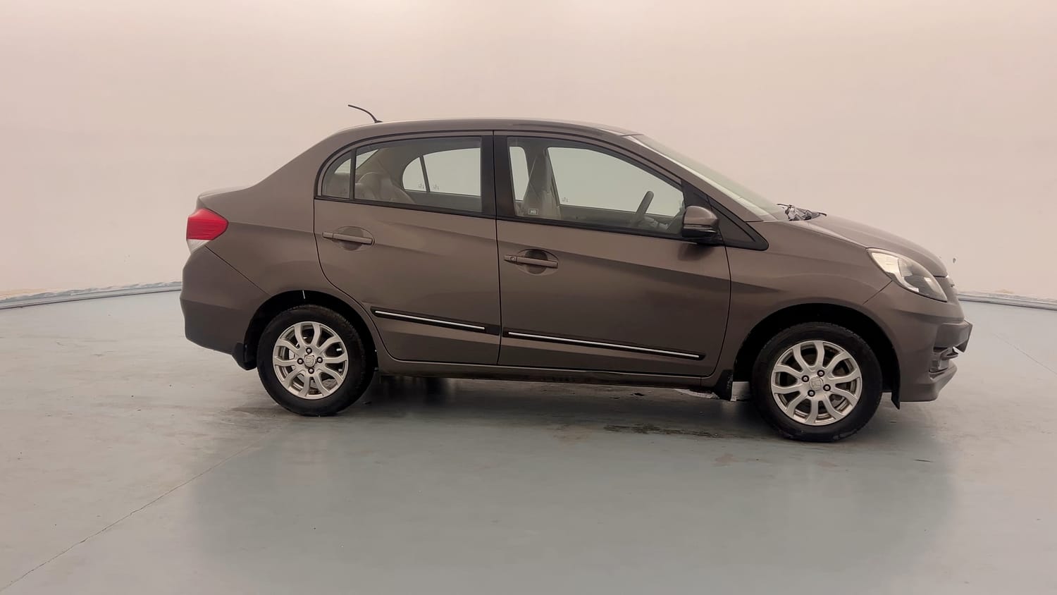 Used 2016 Honda Amaze 1.2 VX i-VTEC Petrol Manual exterior RIGHT SIDE VIEW