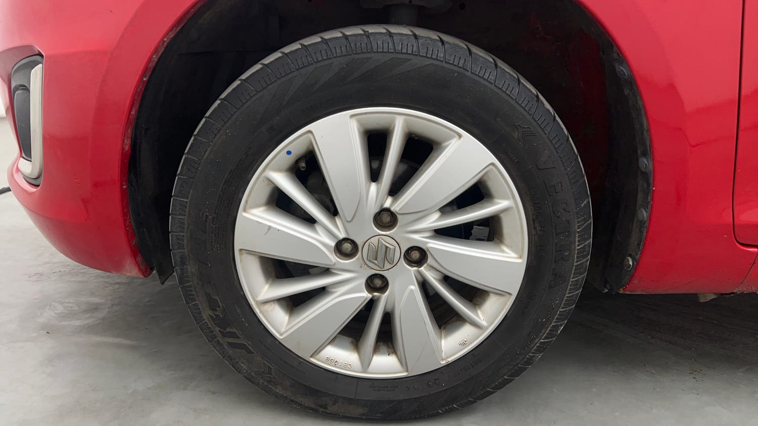 Used 2017 Maruti Suzuki Swift ZXi Petrol Manual tyres LEFT FRONT TYRE RIM VIEW