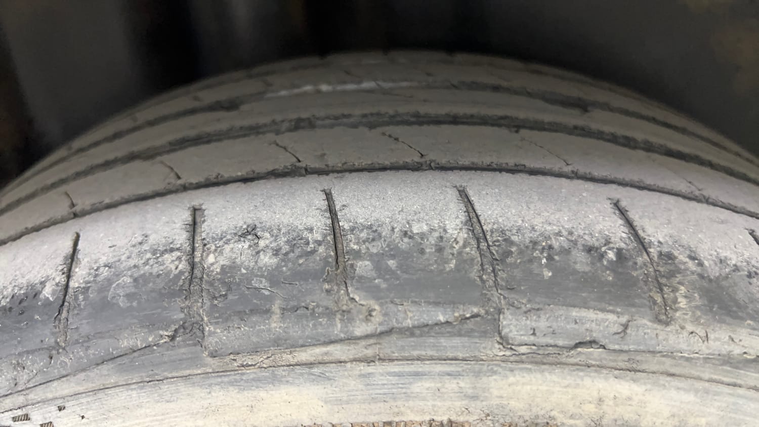 Used 2019 Volkswagen Ameo Highline Plus 1.5L AT (D)16 Alloy Diesel Automatic tyres RIGHT REAR TYRE TREAD VIEW
