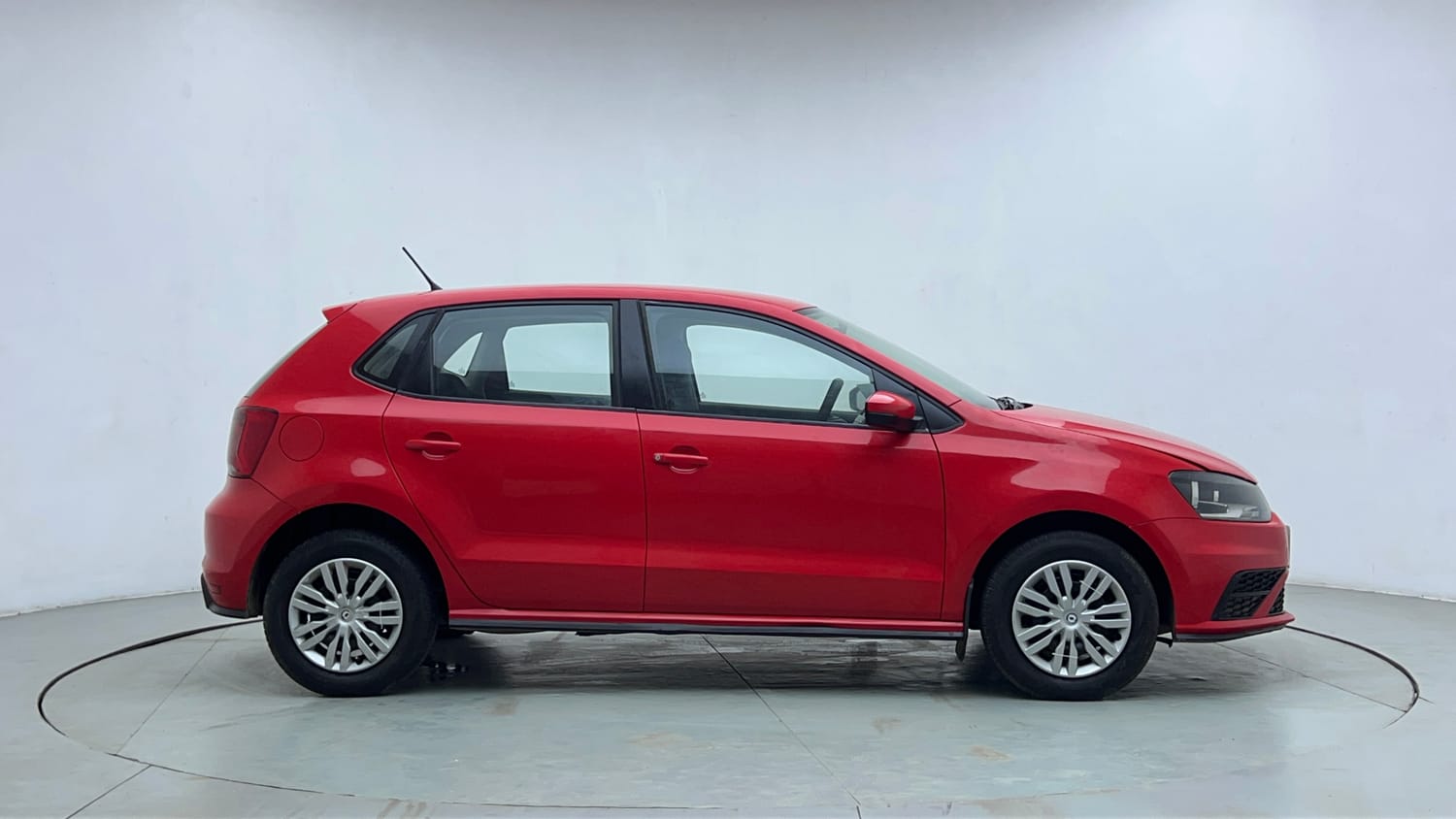 Used 2021 Volkswagen Polo Trendline 1.0L MPI Petrol Manual exterior RIGHT SIDE VIEW
