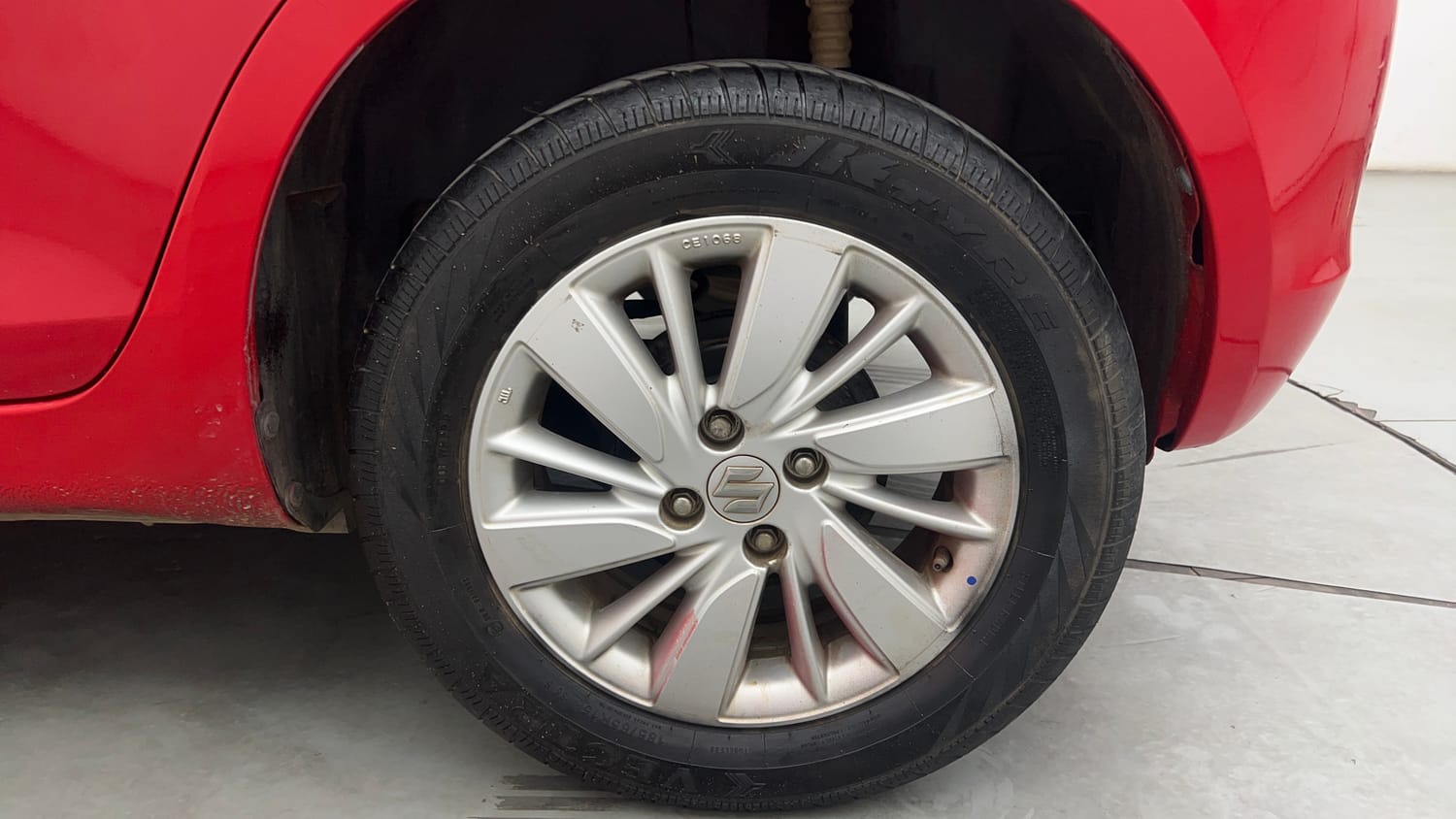 Used 2017 Maruti Suzuki Swift ZXi Petrol Manual tyres LEFT REAR TYRE RIM VIEW