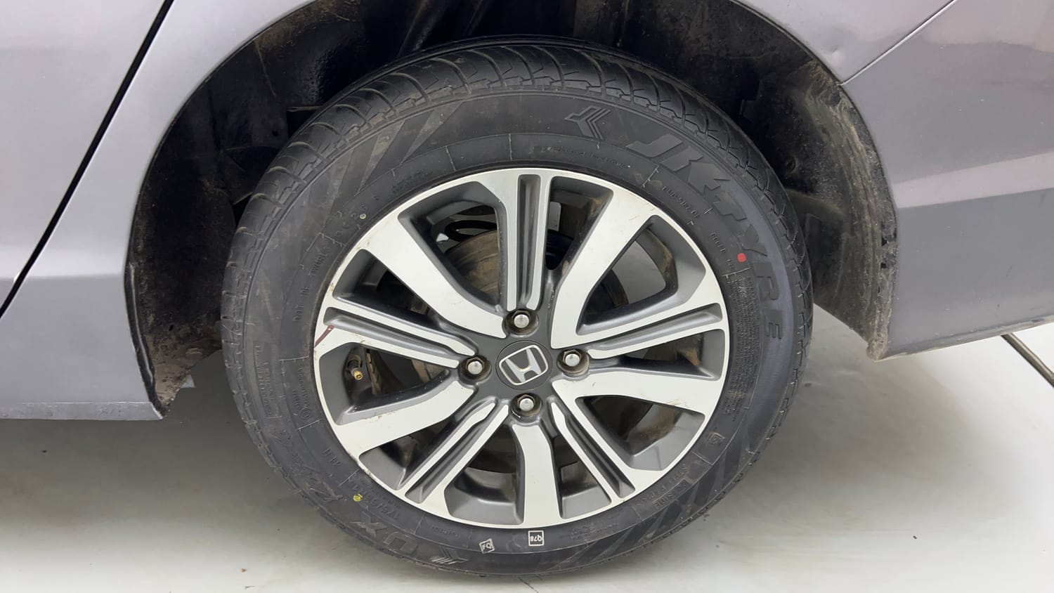 Used 2019 Honda City V Petrol Petrol Manual tyres LEFT REAR TYRE RIM VIEW