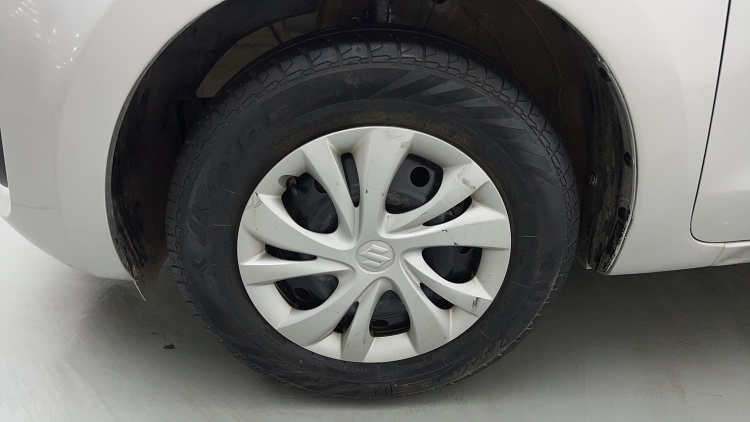 Used 2022 Maruti Suzuki Swift VXi AMT Petrol Automatic tyres LEFT FRONT TYRE RIM VIEW