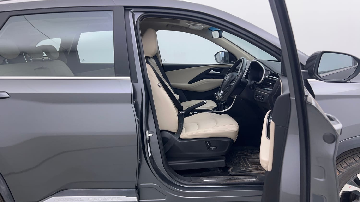 Used 2023 MG Motors Hector Smart Pro 1.5 Turbo MT Petrol Manual interior RIGHT SIDE FRONT DOOR CABIN VIEW