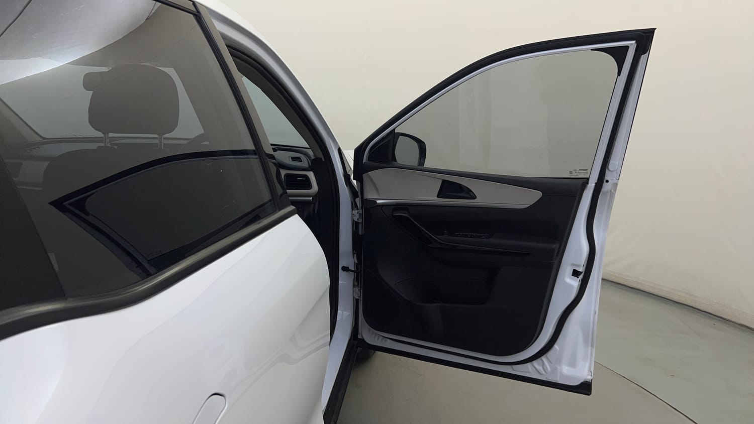 Used 2025 Mahindra XUV700 AX5 Diesel AT 7 STR Diesel Automatic interior RIGHT FRONT DOOR OPEN VIEW