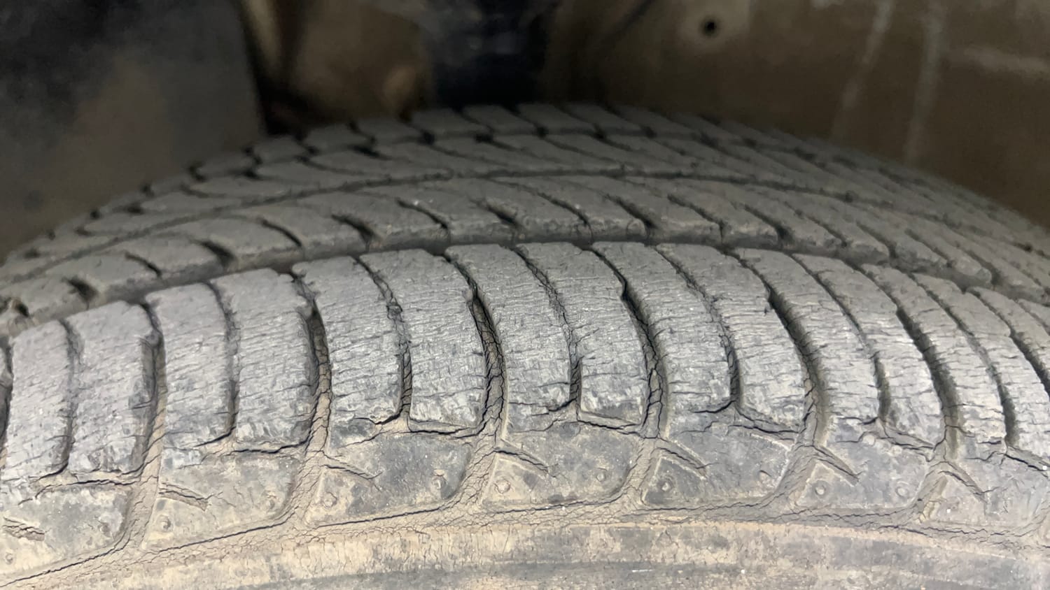 Used 2019 Maruti Suzuki Wagon R 1.0 VXI AMT Petrol Automatic tyres LEFT FRONT TYRE TREAD VIEW