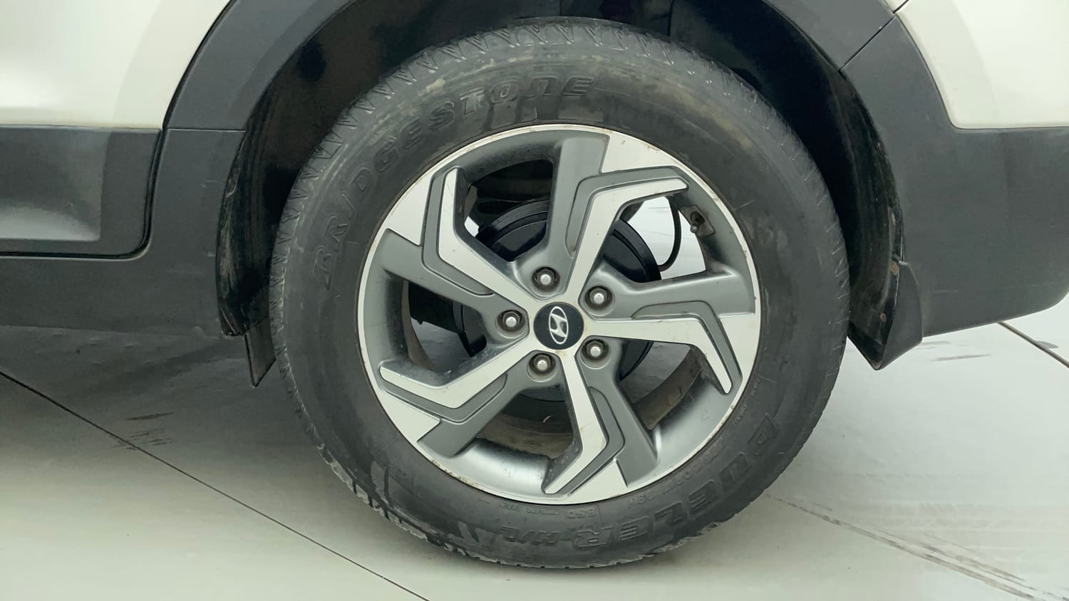 Used 2018 Hyundai Creta SX 1.6 AT CRDi Diesel Automatic tyres LEFT REAR TYRE RIM VIEW