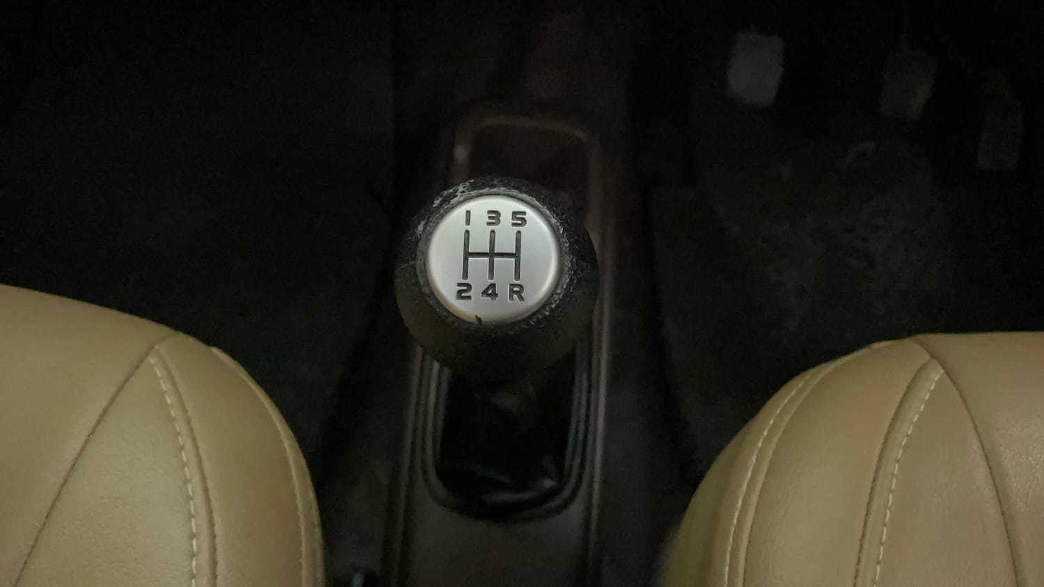 Used 2014 Maruti Suzuki Estilo LXi BS-IV Petrol Manual interior GEAR  KNOB VIEW
