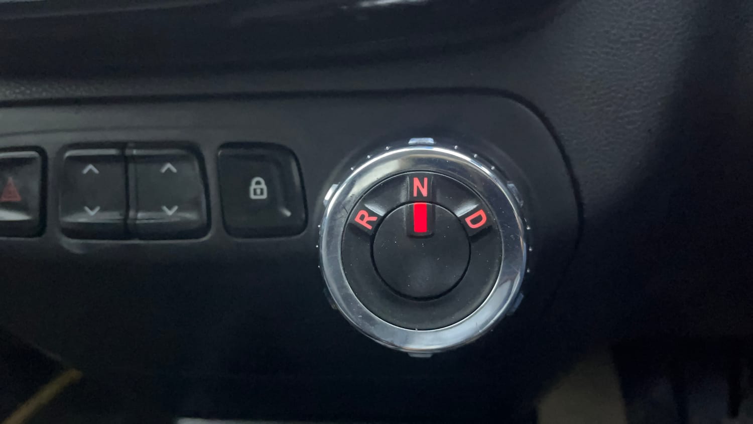 Used 2017 Renault Kwid 1.0 RXT AMT Petrol Automatic interior GEAR  KNOB VIEW