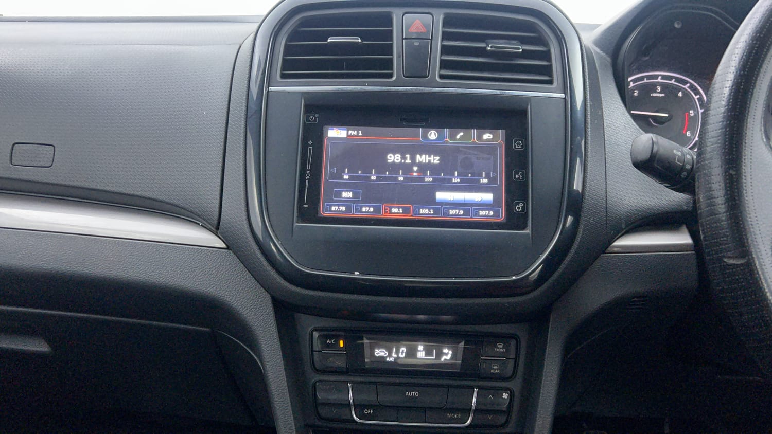 Used 2016 Maruti Suzuki Vitara Brezza [2016-2020] ZDi Plus Diesel Manual interior MUSIC SYSTEM & AC CONTROL VIEW
