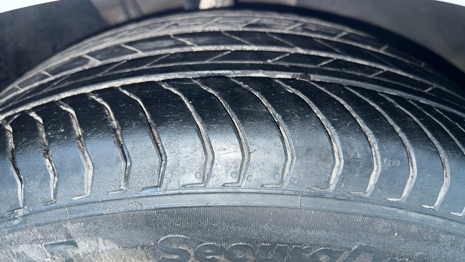 Used 2022 Skoda Slavia Ambition 1.0L TSI AT Petrol Automatic tyres RIGHT FRONT TYRE TREAD VIEW