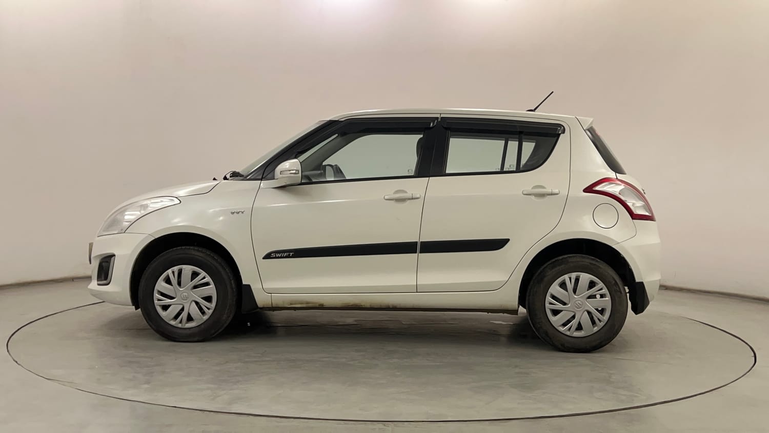 Used 2015 Maruti Suzuki Swift VXi Petrol Manual exterior LEFT SIDE VIEW