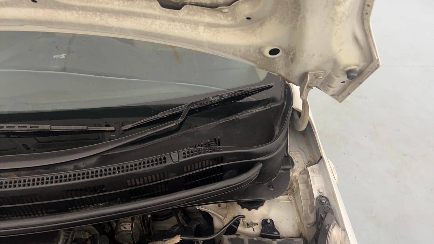 Used 2019 Hyundai Grand i10 Magna 1.2 Kappa VTVT Petrol Manual engine ENGINE LEFT SIDE HINGE & APRON VIEW