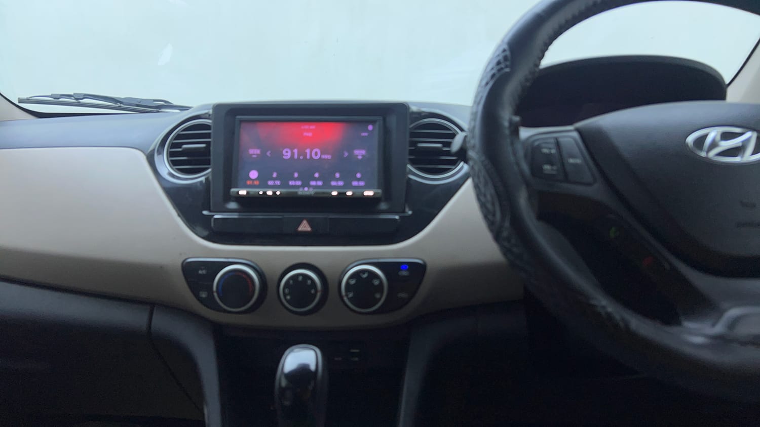 Used 2017 Hyundai Grand i10 Asta AT 1.2 Kappa VTVT (O) Petrol Automatic top_features Integrated (in-dash) music system