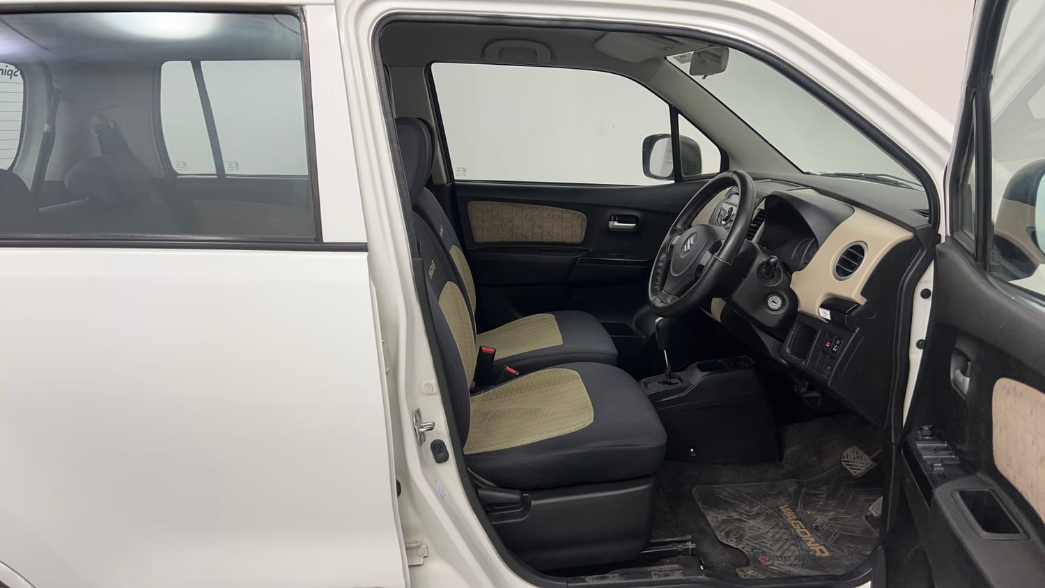 Used 2017 Maruti Suzuki Wagon R 1.0 VXI AMT Petrol Automatic interior RIGHT SIDE FRONT DOOR CABIN VIEW