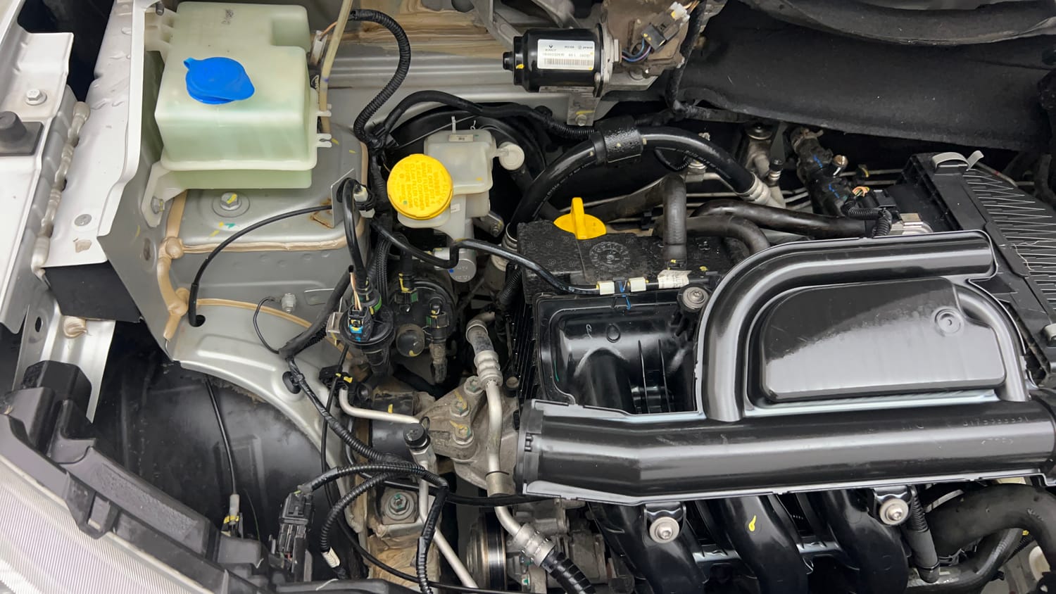 Used 2021 Renault Kwid RXT 1.0 AMT Opt Petrol Automatic engine ENGINE RIGHT SIDE VIEW