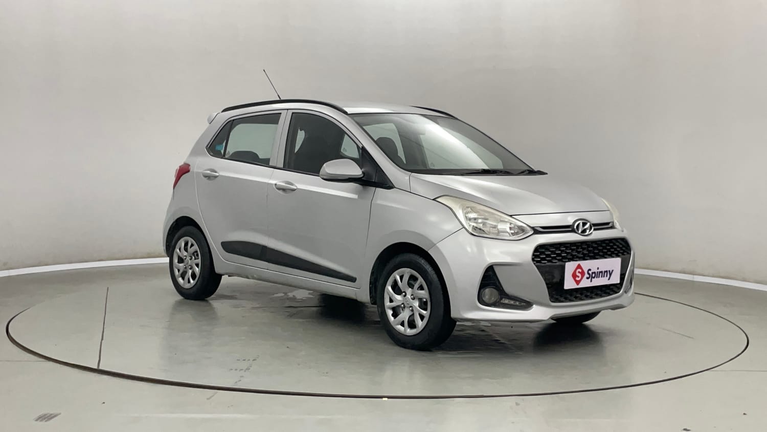 Used 2018 Hyundai Grand i10 Sportz 1.2 Kappa VTVT Petrol Manual exterior RIGHT FRONT CORNER VIEW