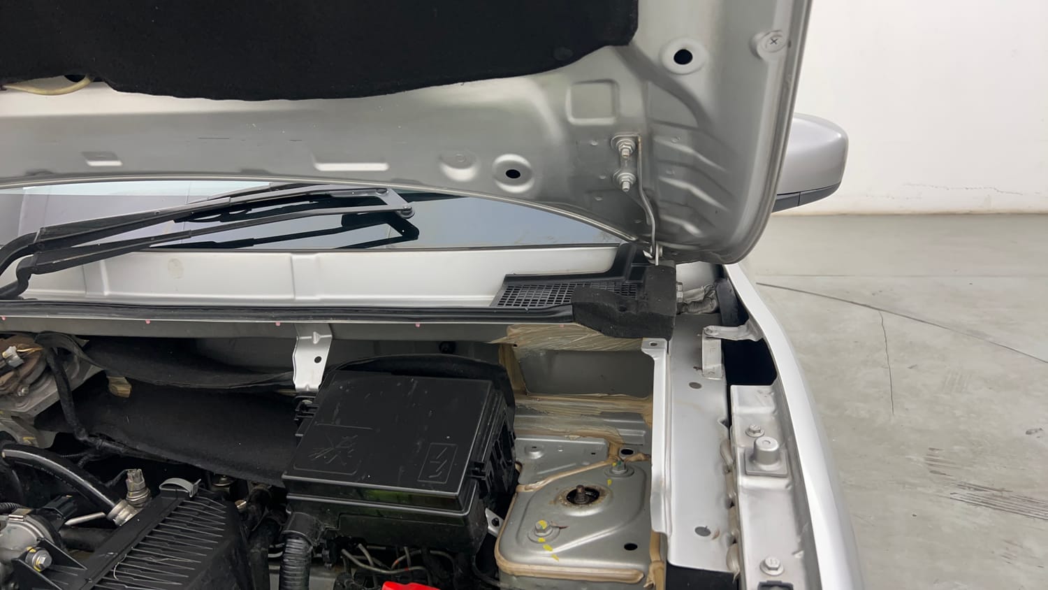 Used 2021 Renault Kwid RXT 1.0 AMT Opt Petrol Automatic engine ENGINE LEFT SIDE HINGE & APRON VIEW