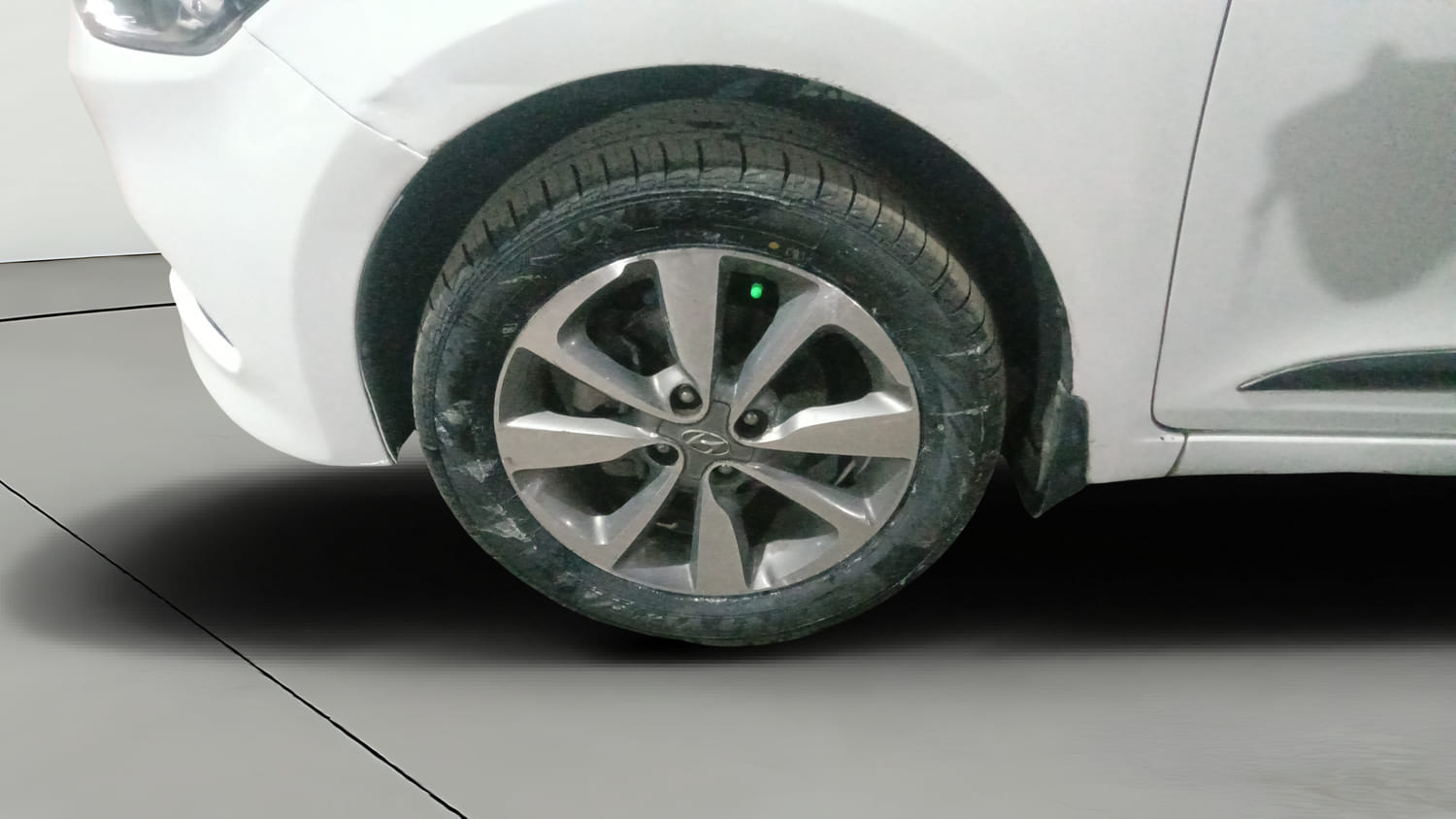 Used 2016 Hyundai Elite i20 Asta 1.2 Petrol Manual tyres LEFT FRONT TYRE RIM VIEW