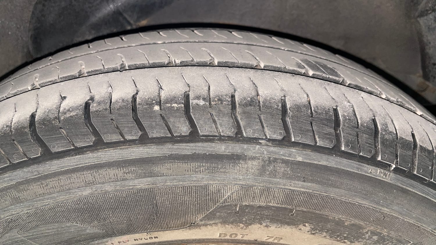 Used 2014 Hyundai i10 Sportz 1.1 iRDE2 Petrol Manual tyres LEFT REAR TYRE TREAD VIEW
