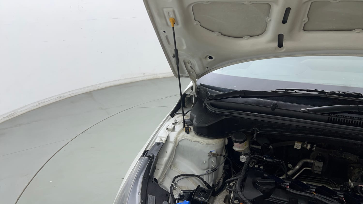 Used 2023 Hyundai i20 Sportz 1.2 IVT Petrol Automatic engine ENGINE RIGHT SIDE HINGE & APRON VIEW