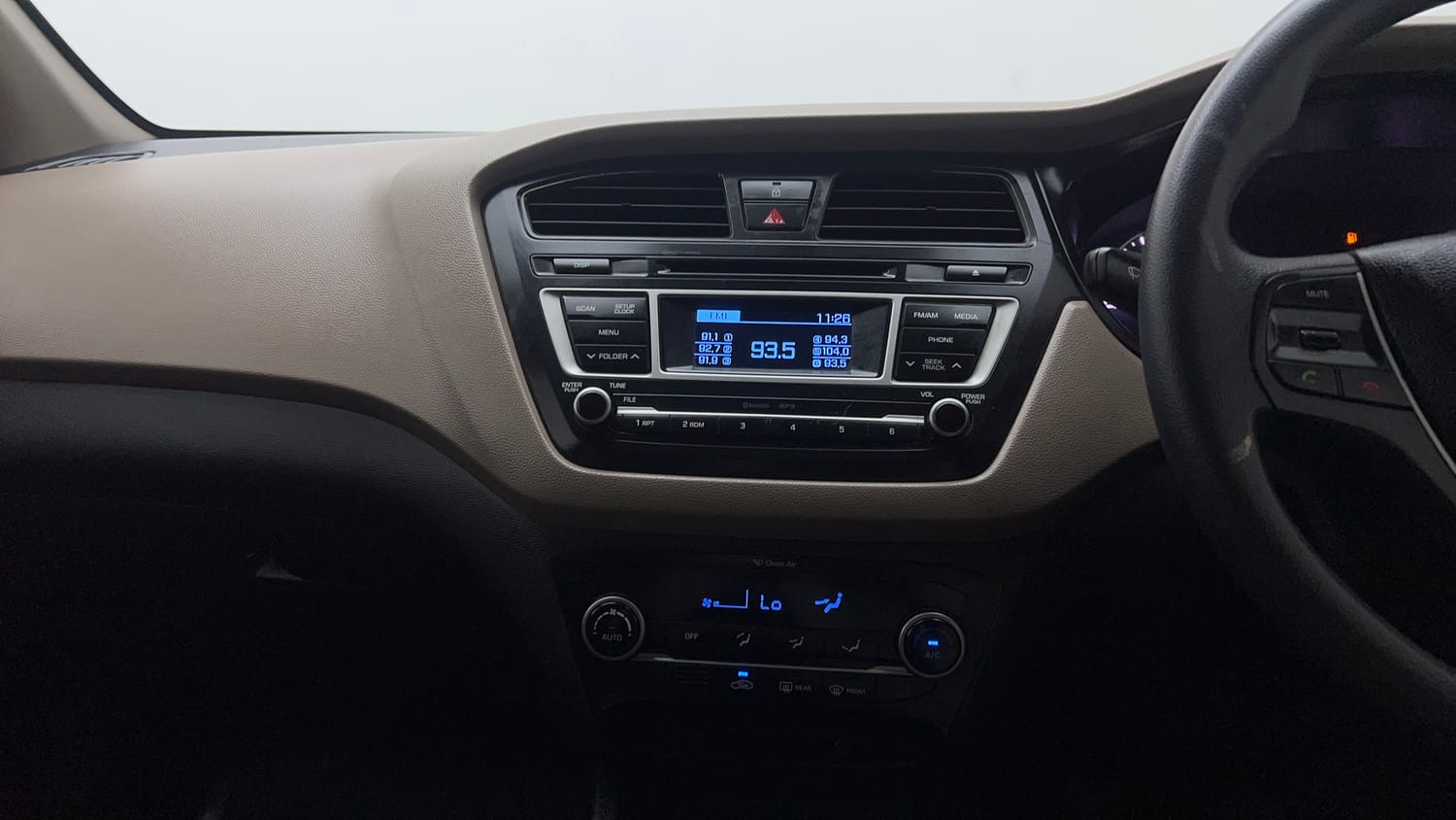 Used 2015 Hyundai Elite i20 Sportz 1.2 Petrol Manual interior MUSIC SYSTEM & AC CONTROL VIEW