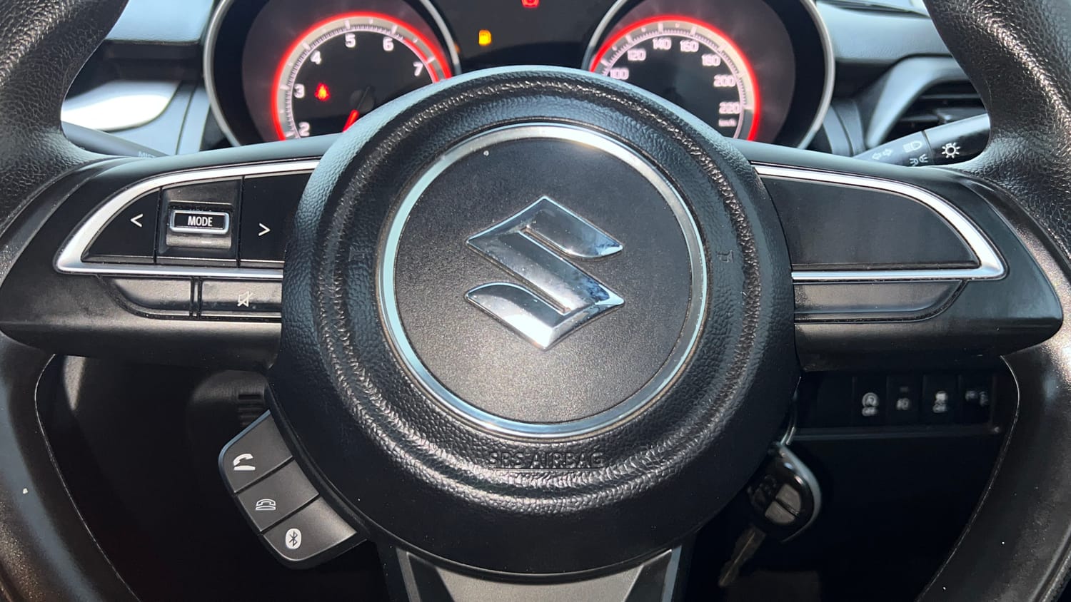 Used 2022 Maruti Suzuki Swift VXi AMT Petrol Automatic top_features Steering mounted controls
