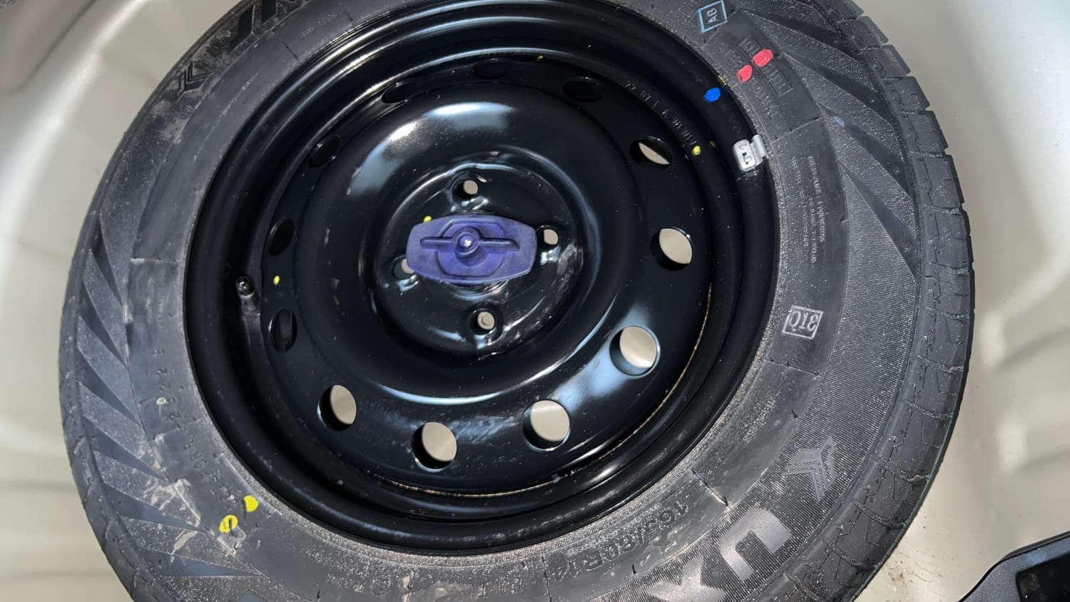Used 2022 Maruti Suzuki Swift VXi AMT Petrol Automatic tyres SPARE TYRE VIEW