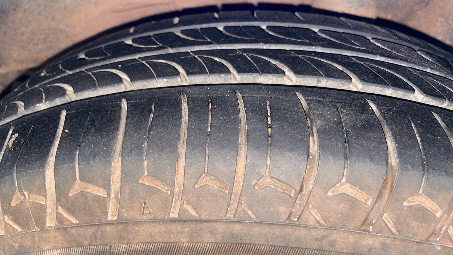 Used 2018 Hyundai Grand i10 Magna 1.2 Kappa VTVT Petrol Manual tyres LEFT FRONT TYRE TREAD VIEW