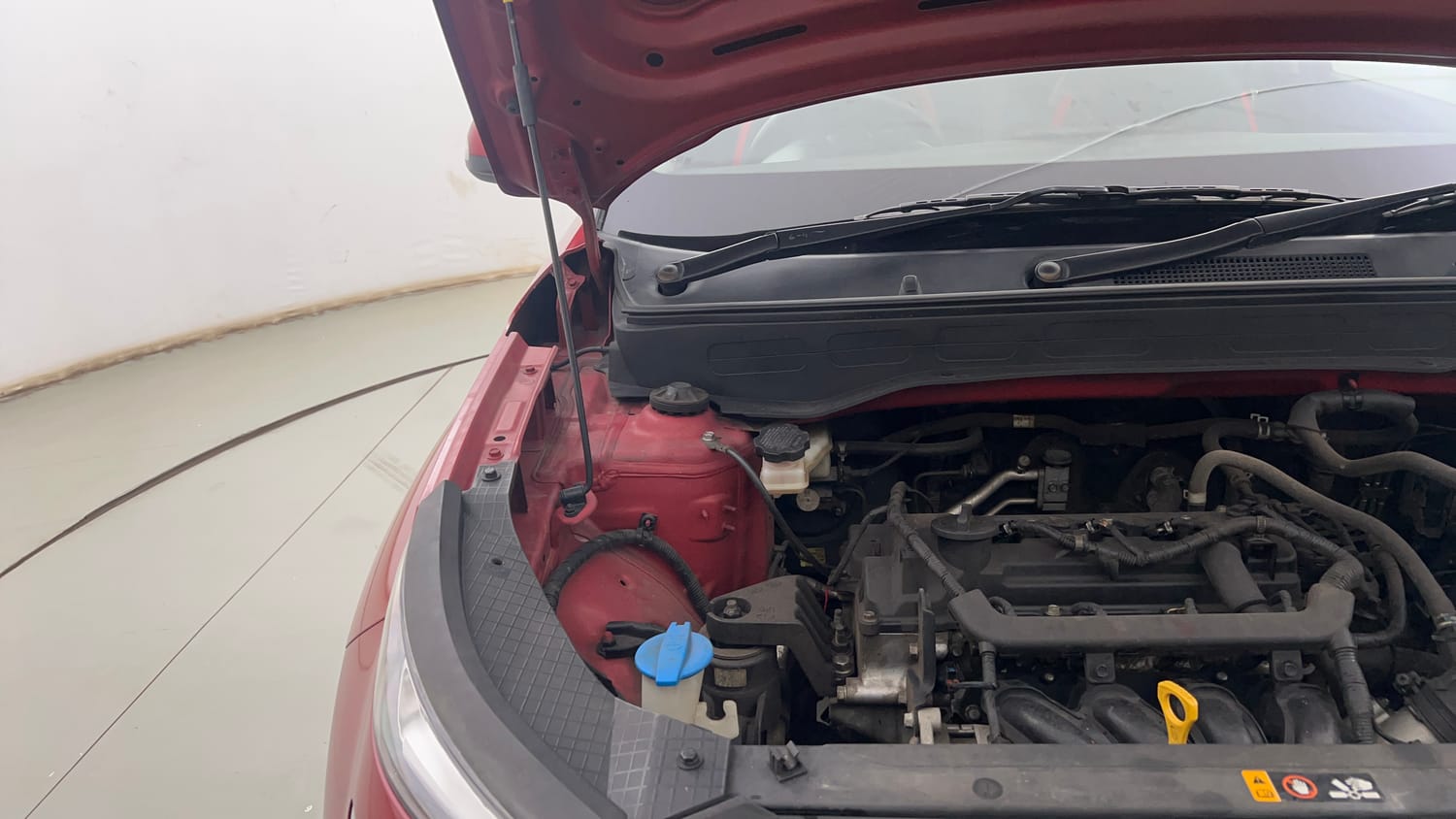 Used 2022 Hyundai Venue S Plus 1.2 Petrol Petrol Manual engine ENGINE RIGHT SIDE HINGE & APRON VIEW