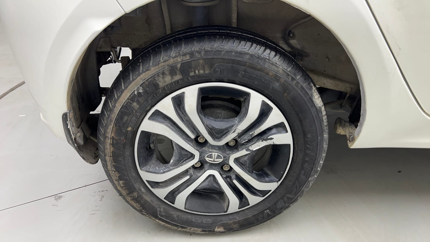 Used 2023 Tata Tiago XT CNG Cng Manual tyres RIGHT REAR TYRE RIM VIEW
