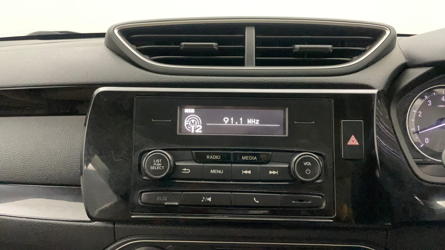 Used 2018 Honda Amaze 1.2 V MT Petrol Petrol Manual top_features Integrated (in-dash) music system