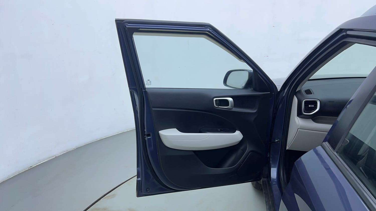Used 2023 Hyundai Venue S (O) 1.0 Turbo DCT Petrol Automatic interior LEFT FRONT DOOR OPEN VIEW