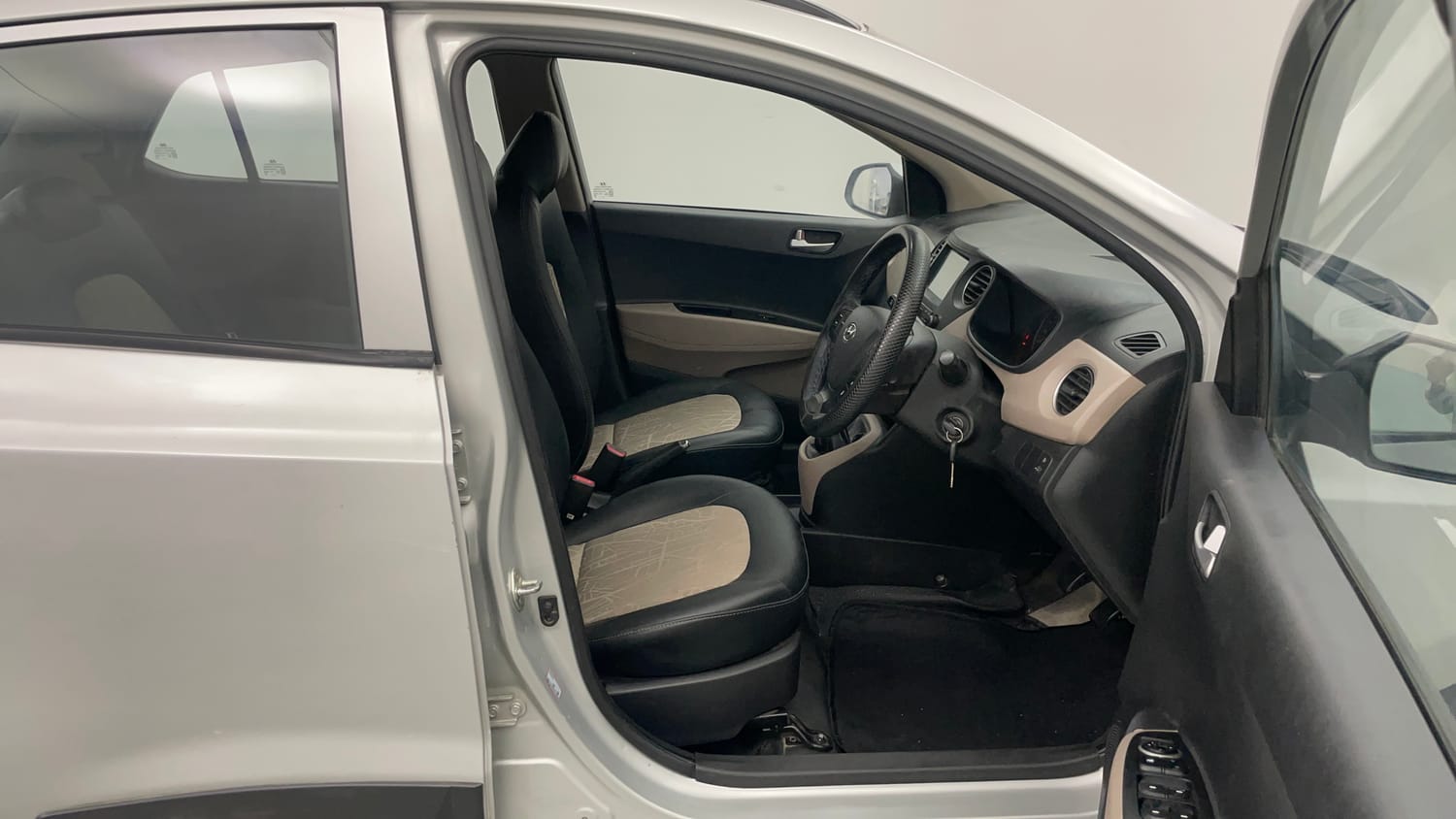 Used 2018 Hyundai Grand i10 Sportz 1.2 Kappa VTVT Petrol Manual interior RIGHT SIDE FRONT DOOR CABIN VIEW