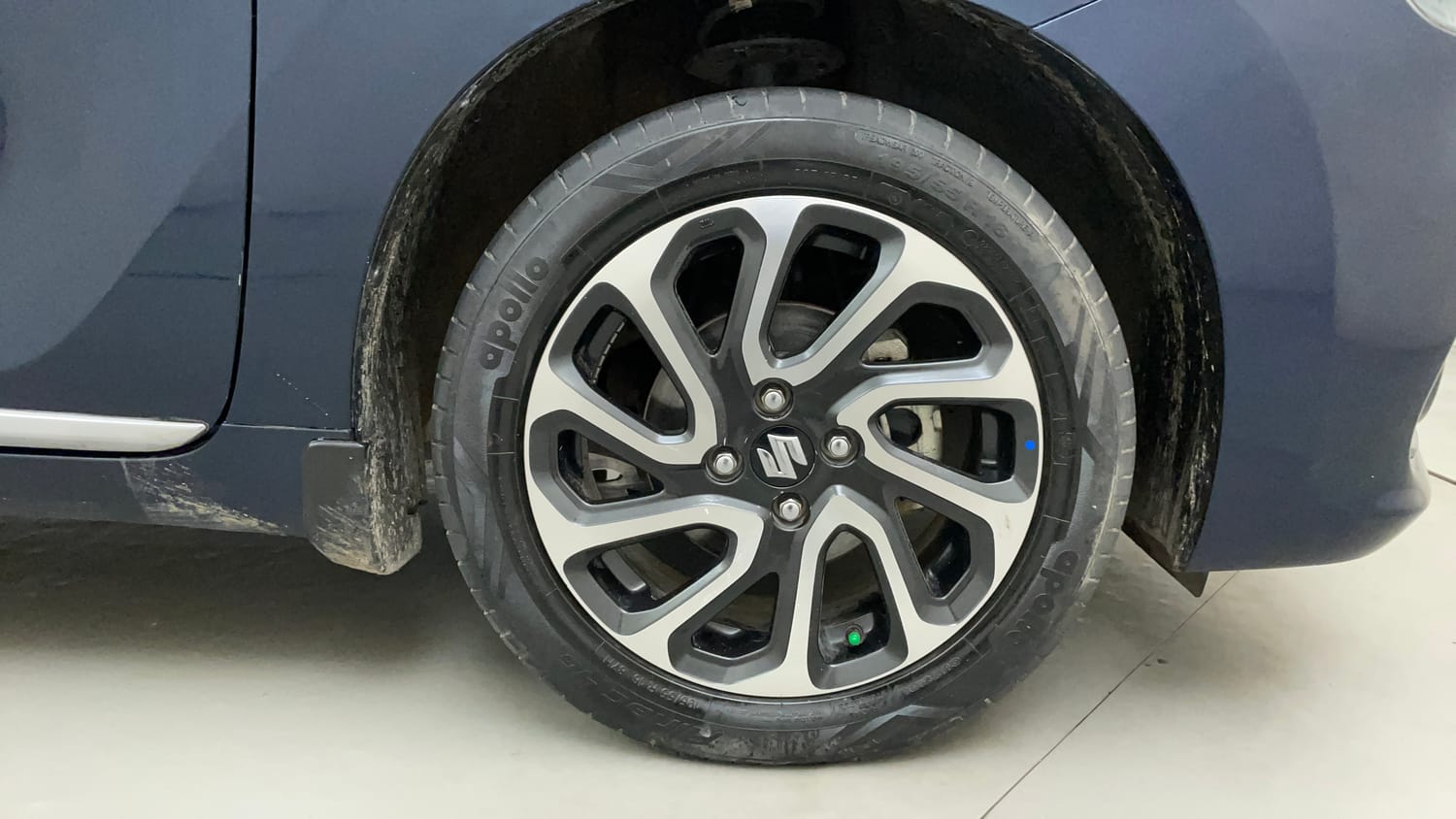 Used 2022 Maruti Suzuki Baleno Alpha AGS Petrol Automatic tyres RIGHT FRONT TYRE RIM VIEW